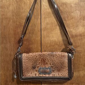 Chic Tan Crocodile-Embossed Shoulder Bag